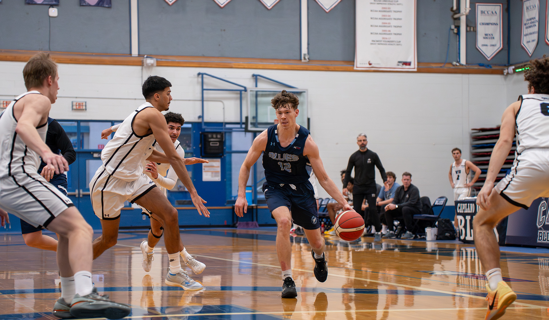 Kash Lang dribbles to net (Photo: Chris Raeside)