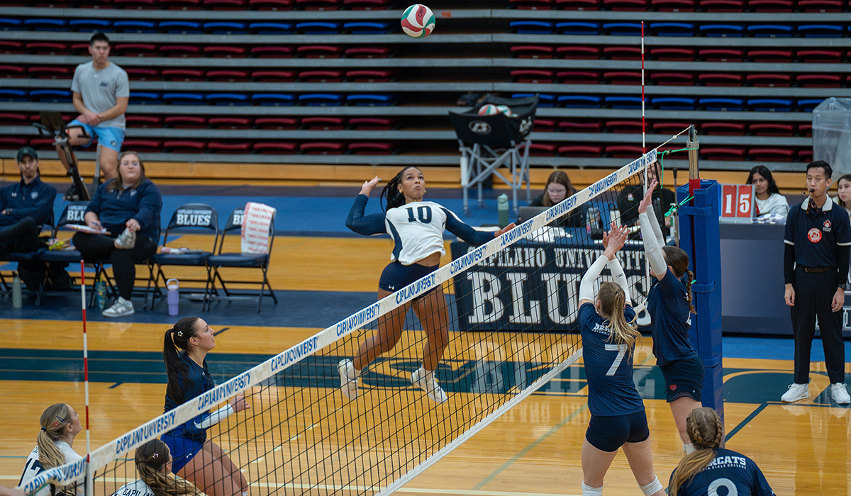 Blues Lose 5-set Thriller to Bearcats